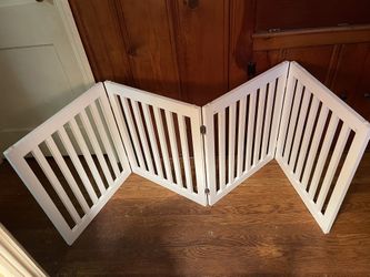 White Wooden Foldable Gate
