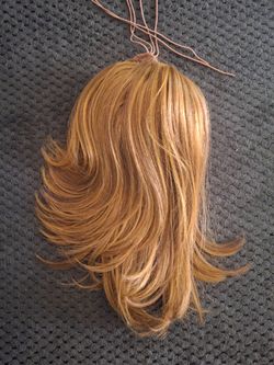 Wig ponytail reddish blonde
