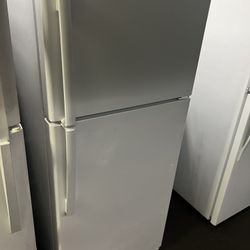 Ge Apartment Size Top Freezer Refrigerator 18 Cu Ft In White