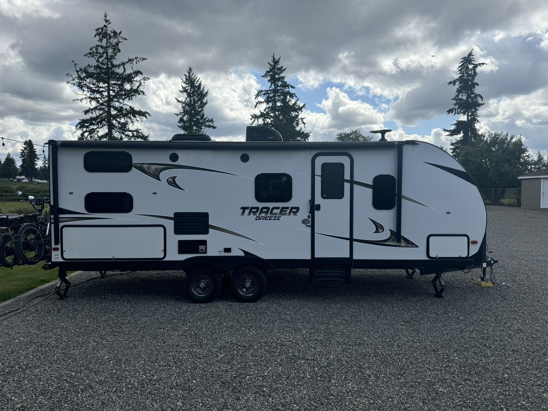 2019 Tracer Breeze 24DBS