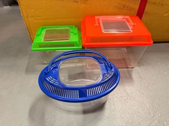Fish/crab tanks with accessories