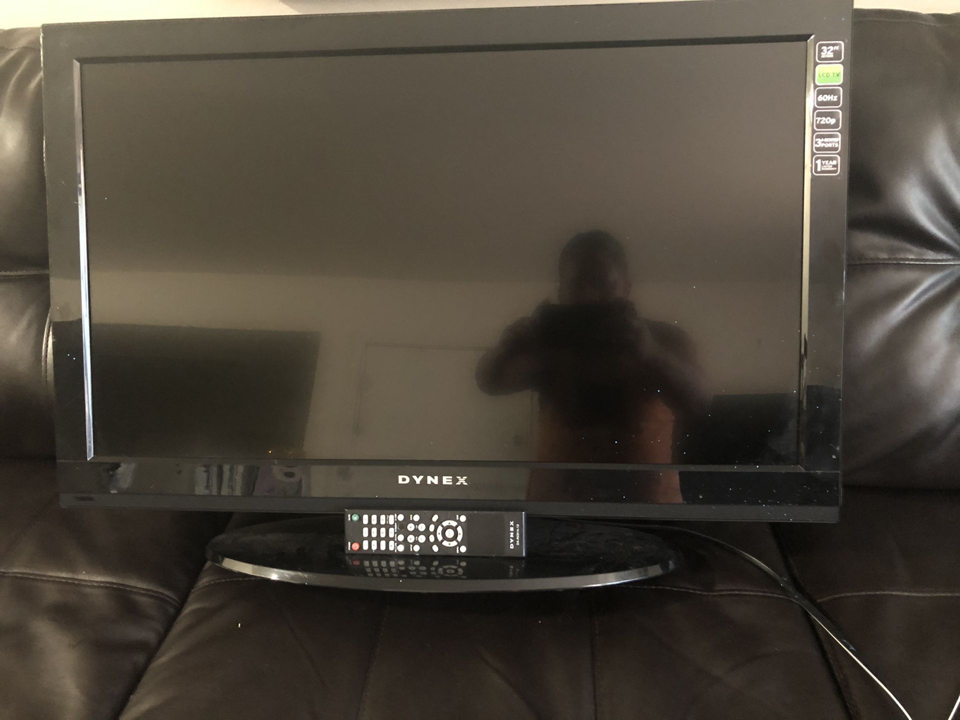 32’ not a smart tv good condition just upgraded to a new one