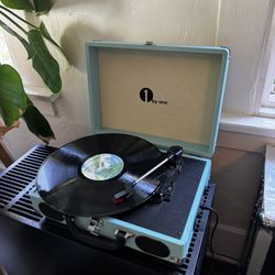 1byOne Vintage Record Player