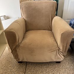 Cozy accent chair with removable cover 