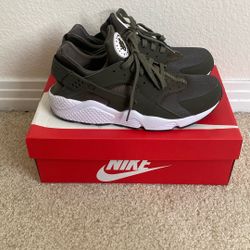 Nike Huarache 10.5 M