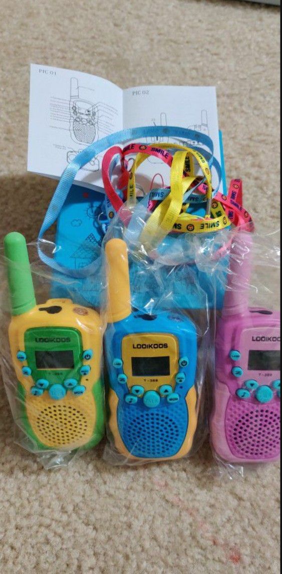 Walkie Talkies for Kids, 3 KMs Long Range Children Walky Talky Handheld Radio Kid Toy Boys and Girls 3 Pack