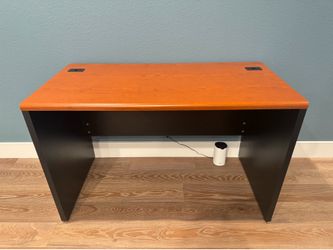 Sturdy Study / Office / Work Desk – Very Good Condition