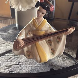 Vintage porcelain geisha Figurine 