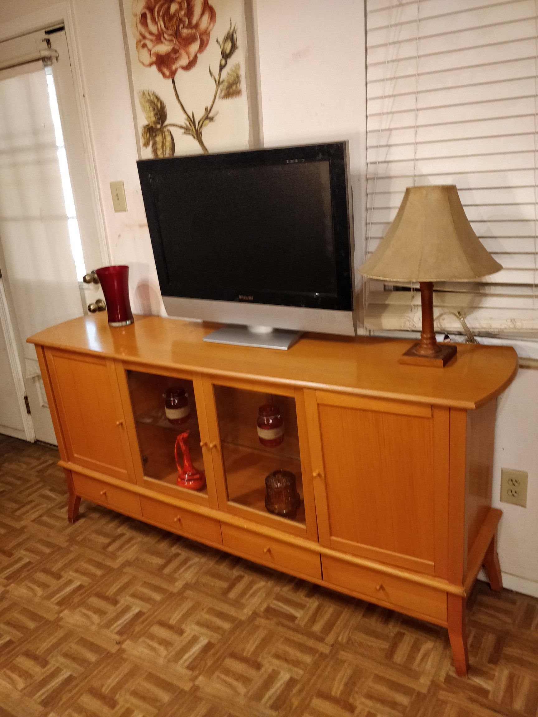 Nice wooden buffet/ TV stand for big TVs with 4 drawers, cabinets and glass shelves in very good condition, all drawers working well. L