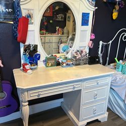 FREE: Full / Queen Bedroom Set Only