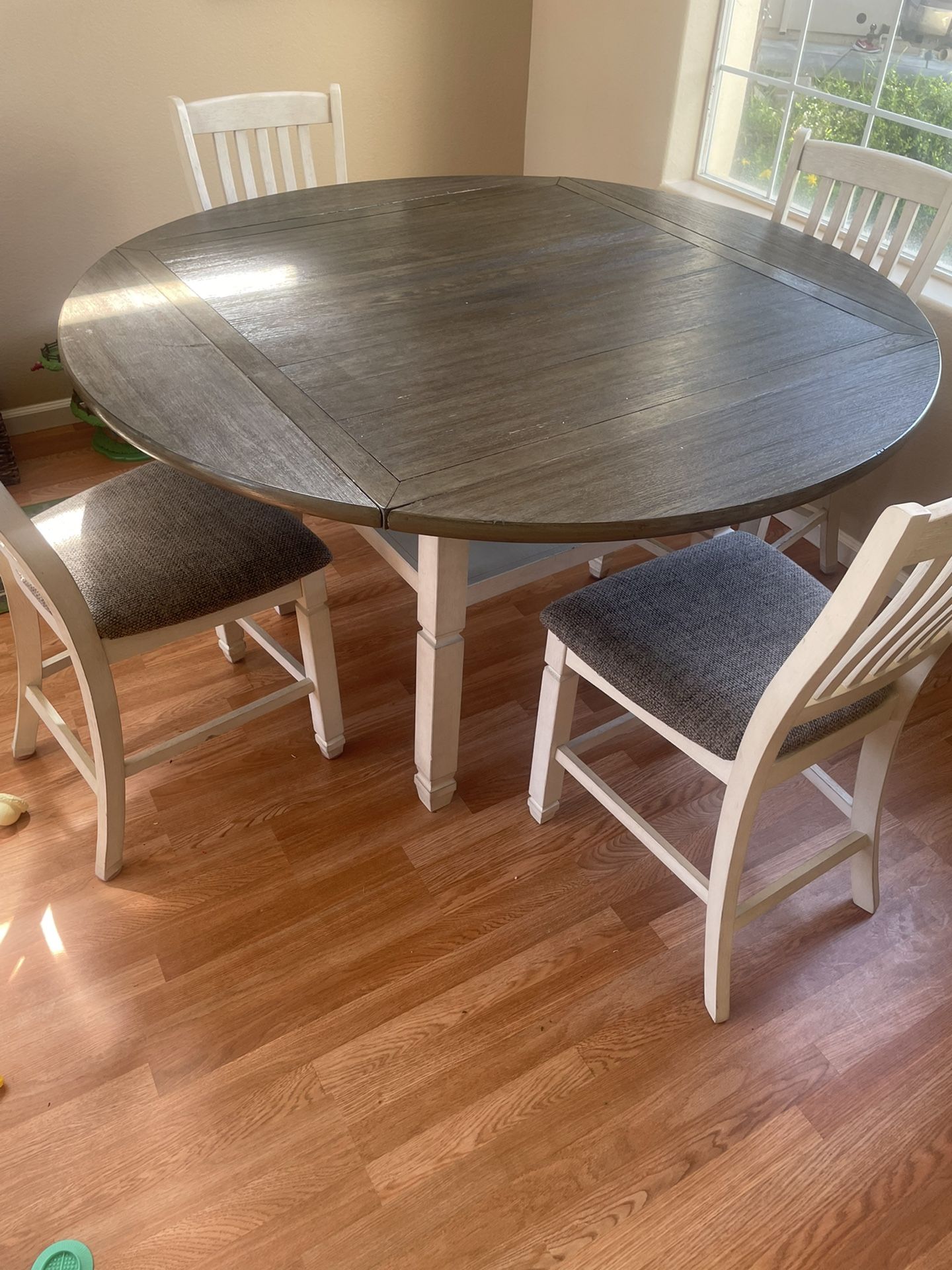 Circular High Table With 6 Chairs 