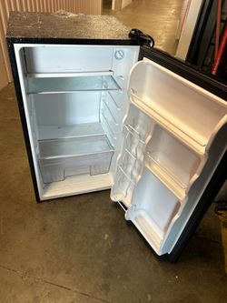 Black Mini Fridge Compact Refrigerator