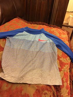 Boys nikie shirt