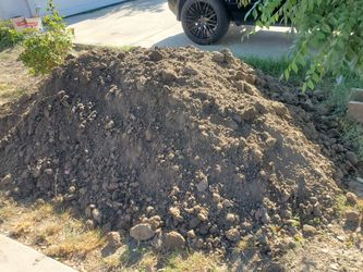 Free clean dirt. Good for planters.