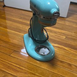 Standing Kitchen Aid Mixer (Bowl Not Included) 