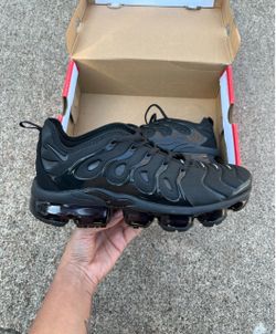 Black Nike Vapormax Plus