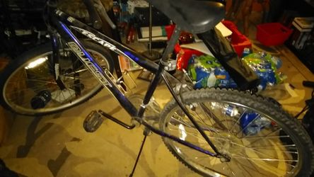 Quest escape bike. Needs new tires or air in them. Must pick up in Las Vegas.