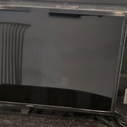 4 - 32" FLAT SCREEN HD TV $100