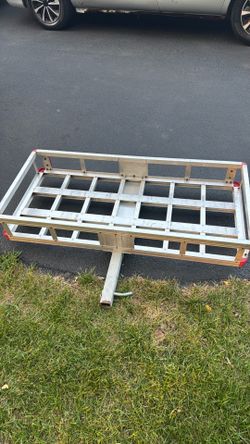 Hitch cargo carrier