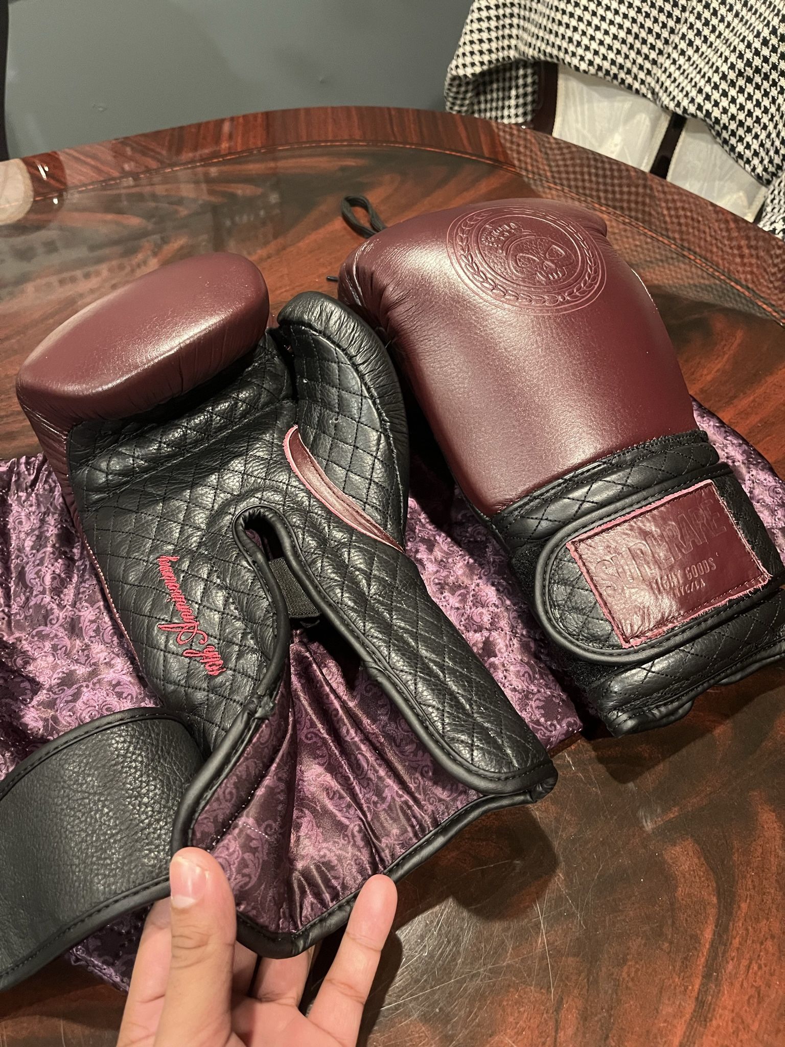 ‘Superare’ limited edition 10th anniversary dukes 1.2 boxing gloves