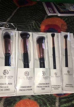 Bazic beauty brushes