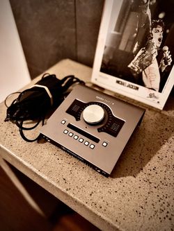 Universal Audio Apollo Twin X Thunderbolt 3 Gen 1 Audio Interface