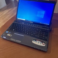 TOSHIBA    LAPTOP 