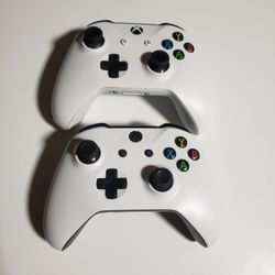 2x Xbox One Controllers