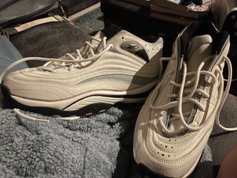 Men’s tennis shoes