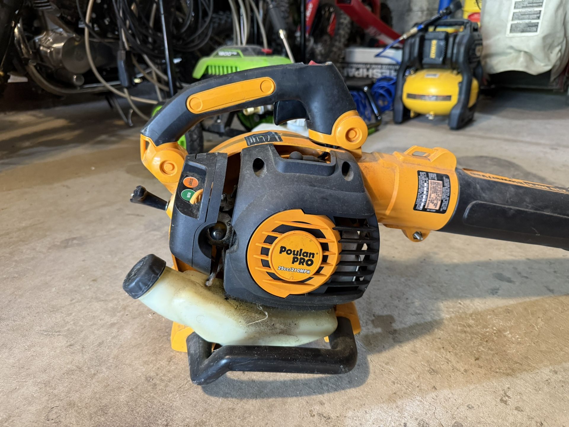 Poulan Pro Leaf blower