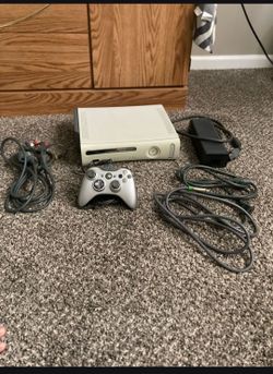Xbox 360 20GB console bundle .