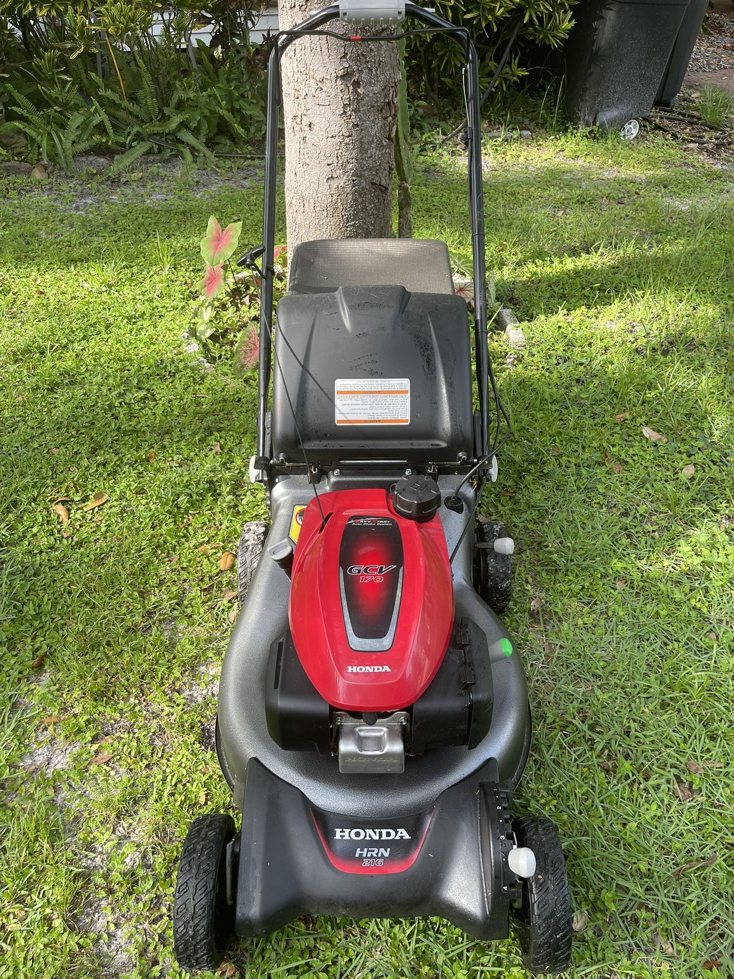 Self Propelled Honda Lawn Mower LBSN Model HRN 216 With Dual Blades Manual Included