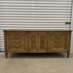 Thomasville 9 drawers Dresser