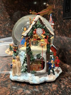 Large Christmas Snow Globe Music Box Santa Sleigh Reindeer Village O Christmas Tree