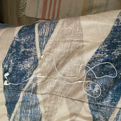 Earbuds KINDA WORKS FOR $6 Dollars