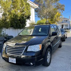 2010 Chrysler Town & Country