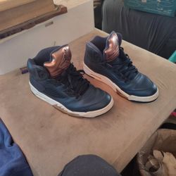 Nike Air Jordan 5 Retro Bronze Sneakers In the Obsidian & Bronze Colorway. US MENS SIZE 11.