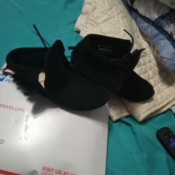 Minnetonka Moccasins Size 5