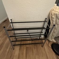 Black expandable shoe rack