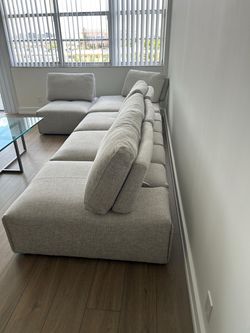Miami Large 5-Piece Modular Sofa Couch Sectional Room to go Laney park