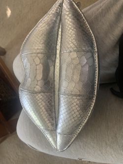 Lulu guiness lips clutch