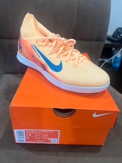 ZM superfly 10 academy KM IC size M7.5 women size 9