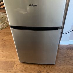 Mini Refrigerator 