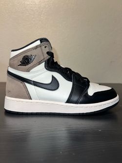 Kids Nike Air Jordan 1 Retro High "Dark Mocha" Size 4.5y