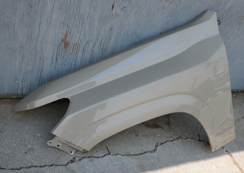 2023 - 2024 CHEVROLET COLORADO LEFT
FENDER DRIVER SIDE GENUINE USED OEM,
NC