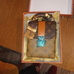 Brand New Louis Vuitton Cross Body Purse 