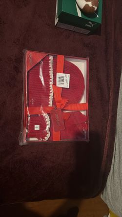 On 34 Beanie And Mitten Gift Set