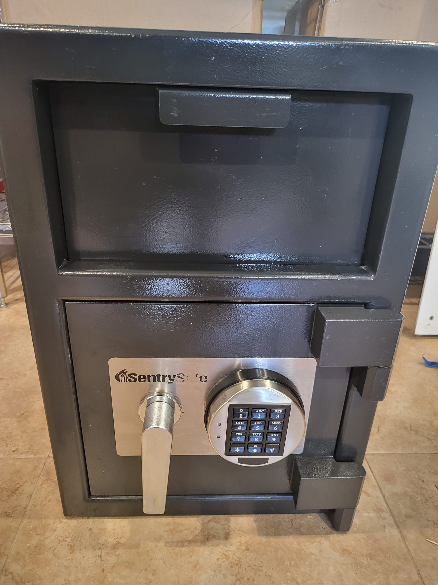 Sentry R3910 Safe Sentry Safe for Sale in Los Angeles, CA - OfferUp