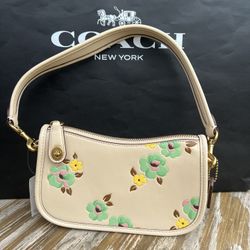 Coach Swinger 20 With Floral 