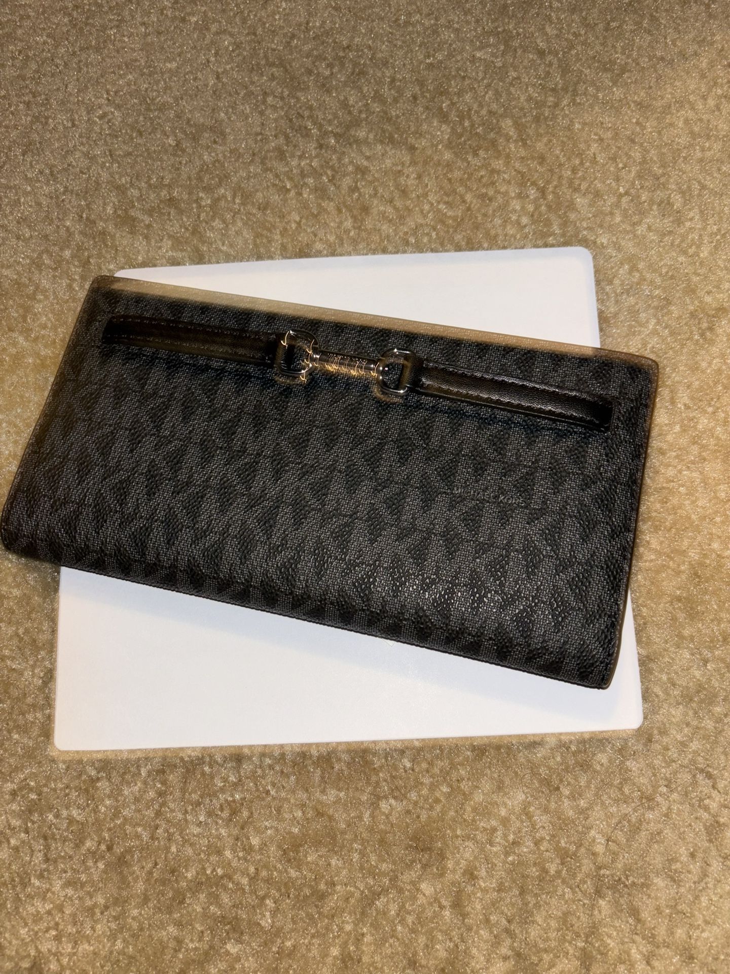 Michael Kors Wallet *Price Is Firm*